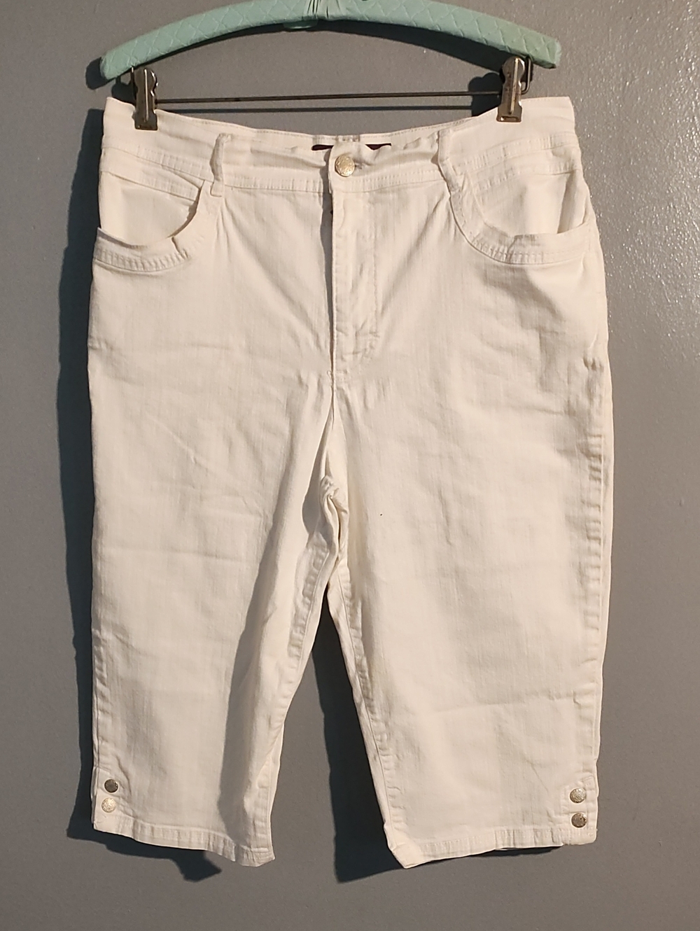 Gloria Vanderbilt Women’s White Capri Jeans - Classic Stretch Fit